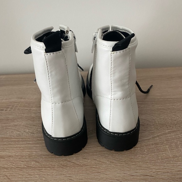 Steve Madden Boots - Picture 2 of 5